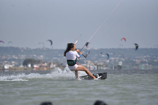 Breaking the Gender Barrier in Kitesurfing: How Women are Shaping this Sport - nannalè